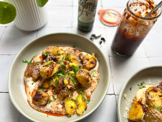 Recipe | Crispy smashed potatoes with Harissa yoghurt