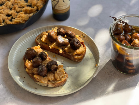 Recipe | Marinated mushrooms on white bean toast