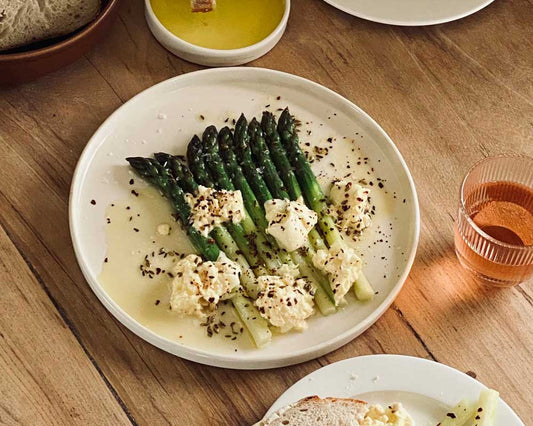 Recipe | Blanched asparagus with burrata & toasted fennel seeds dressing